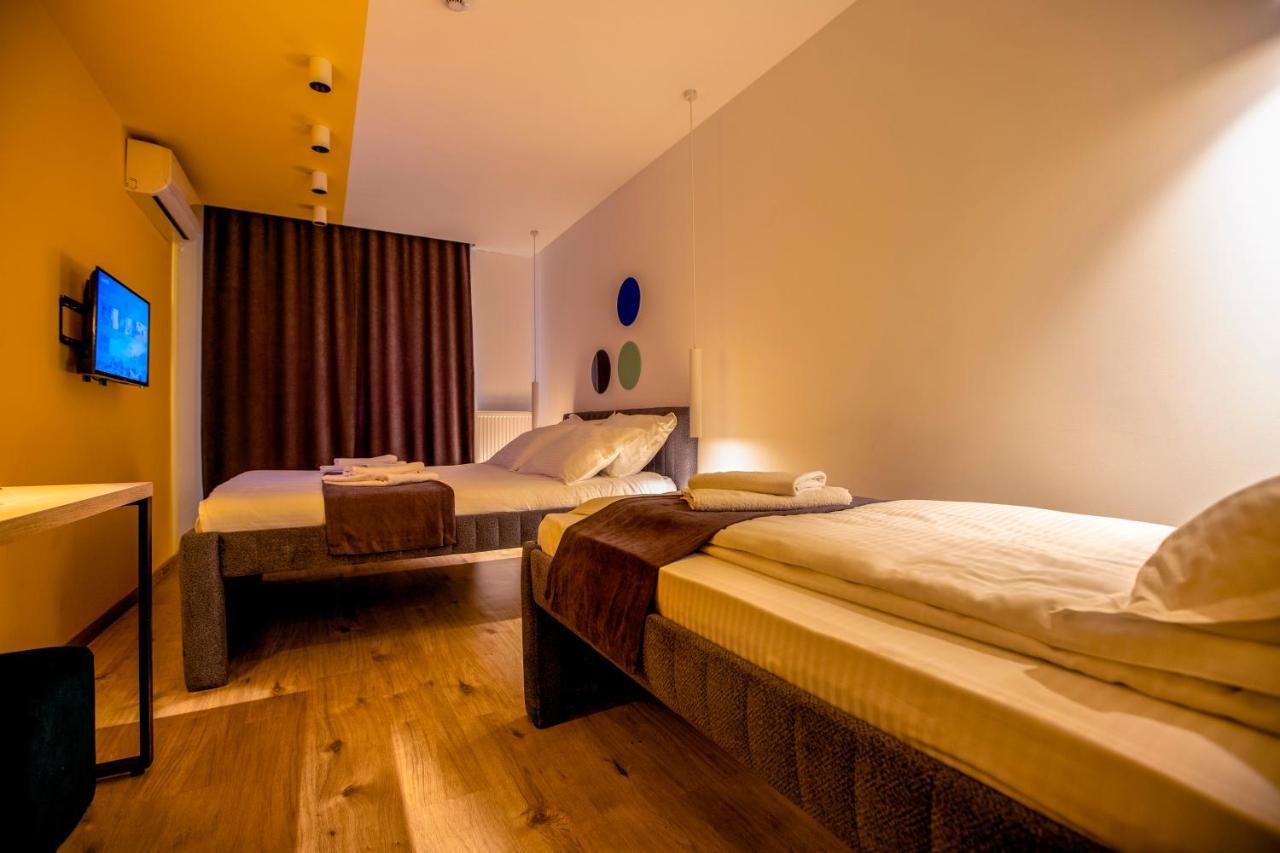 Hotel 4 Llulla Пристина Екстериор снимка