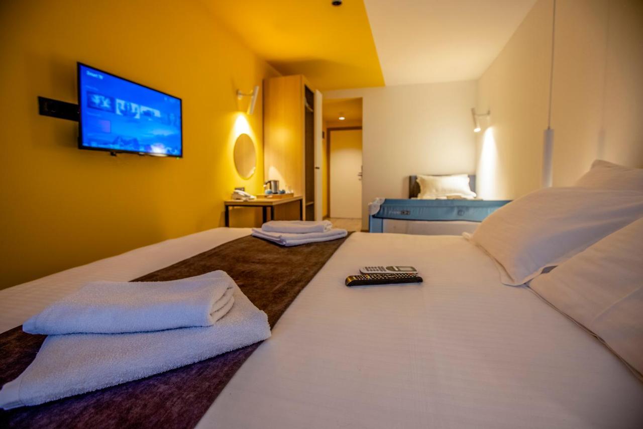 Hotel 4 Llulla Пристина Екстериор снимка
