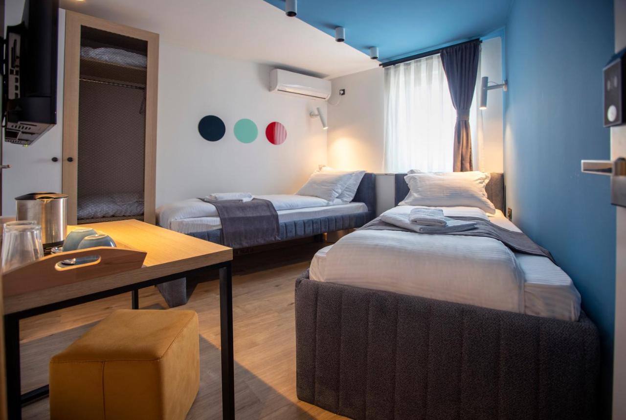 Hotel 4 Llulla Пристина Екстериор снимка