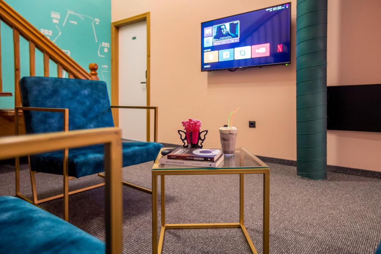 Hotel 4 Llulla Пристина Екстериор снимка