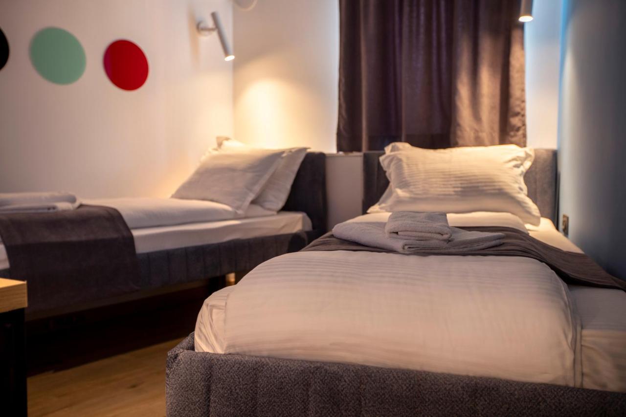 Hotel 4 Llulla Пристина Екстериор снимка