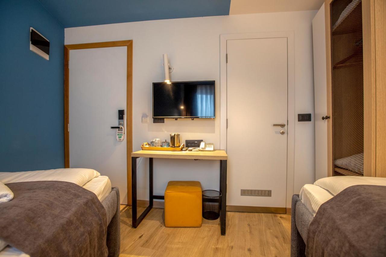 Hotel 4 Llulla Пристина Екстериор снимка