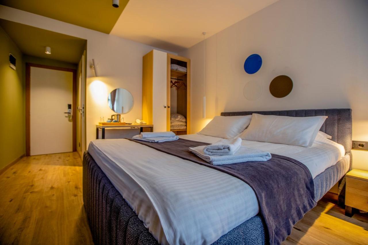 Hotel 4 Llulla Пристина Екстериор снимка