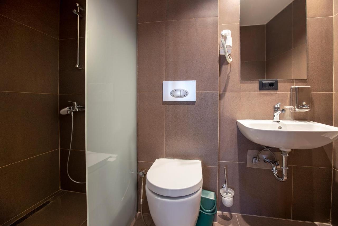 Hotel 4 Llulla Пристина Екстериор снимка