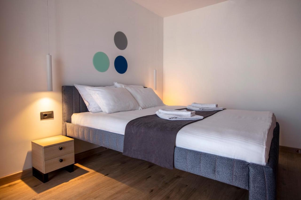 Hotel 4 Llulla Пристина Екстериор снимка