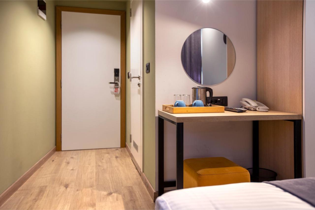 Hotel 4 Llulla Пристина Екстериор снимка