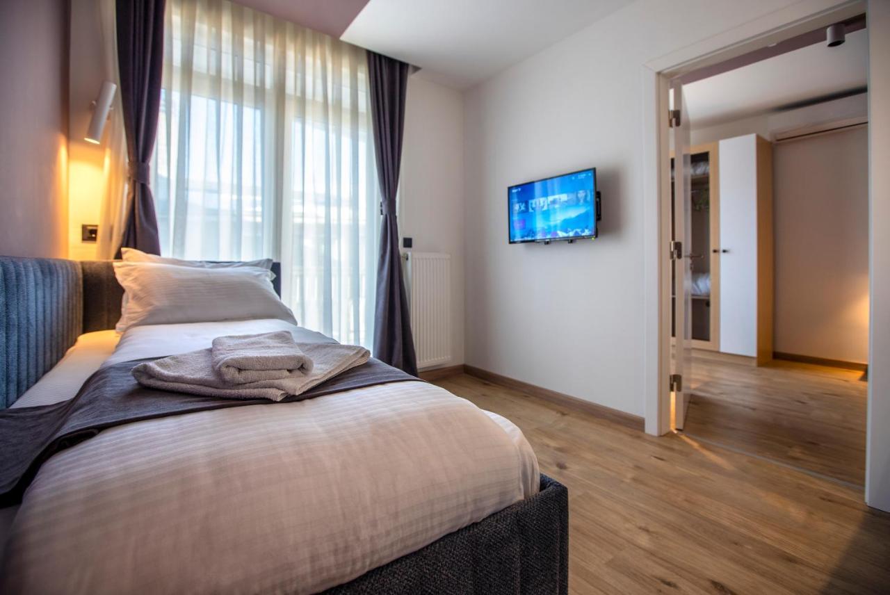 Hotel 4 Llulla Пристина Екстериор снимка